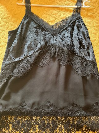 Top lencero negro encaje