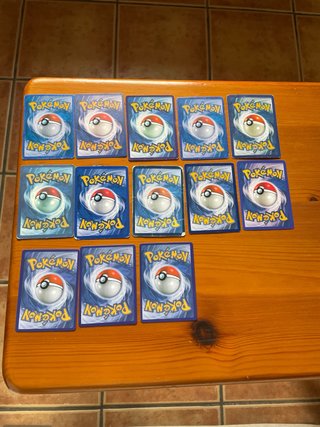 Cartas Pokémon VMAX y Vintage 1999