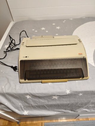 Máquina de escribir electrónica AEG Olympia
