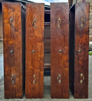 Cómoda antigua de madera hecha a mano