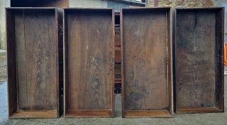 Cómoda antigua de madera hecha a mano