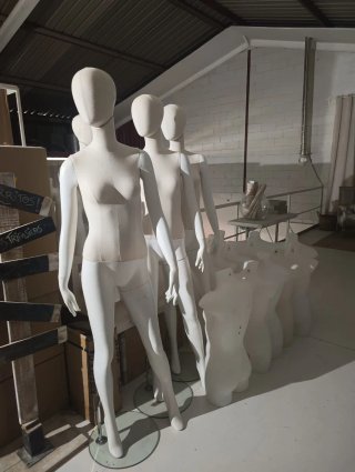 Maniquíes de tienda.