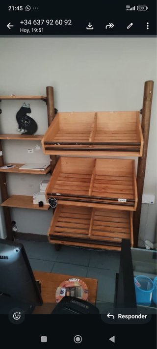 Estantería de madera para panadería