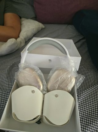 AirPods Max Dorados y Blancos