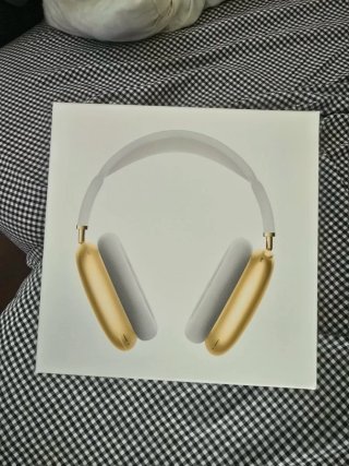 AirPods Max Dorados y Blancos