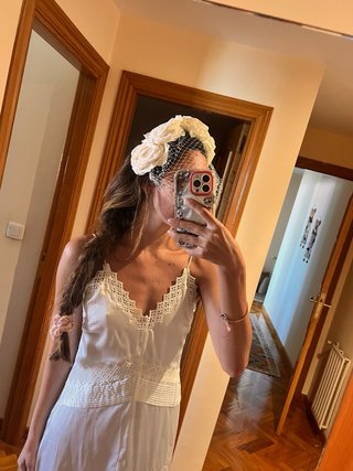 Tiara blanca con velo. Nuevo con etiqueta.