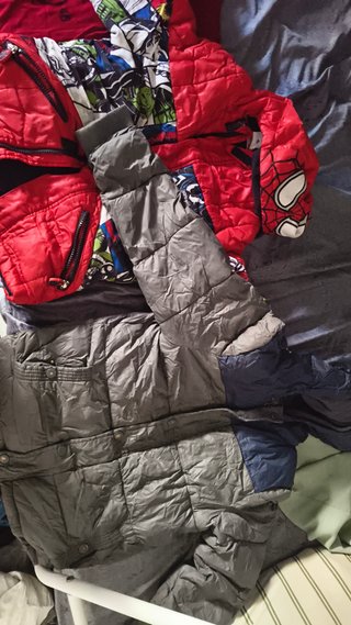 Ropa de remate en buen estado