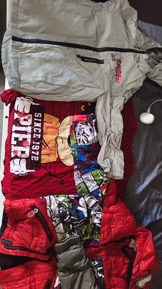 Ropa de remate en buen estado