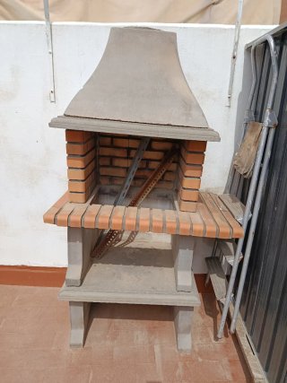 Barbacoa de obra ladrillo y cemento