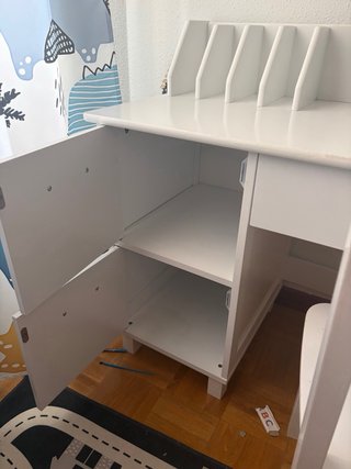 Escritorio infantil blanco con silla