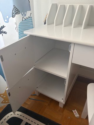 Escritorio infantil blanco con silla
