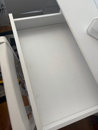 Escritorio infantil blanco con silla