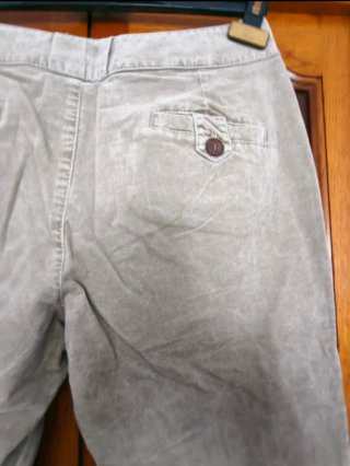 Pantalones grises de pinzas