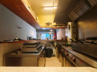 R-7940783 Traspaso Bar Restaurante en Barclona
