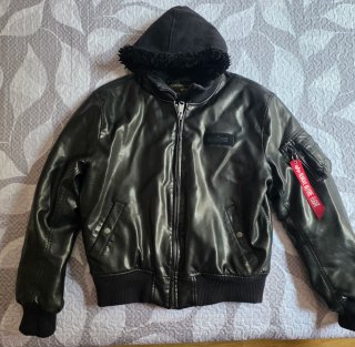 Chaqueta Alpha Industries Negra con Capucha