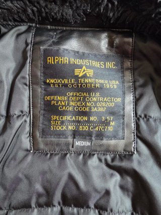 Chaqueta Alpha Industries Negra con Capucha