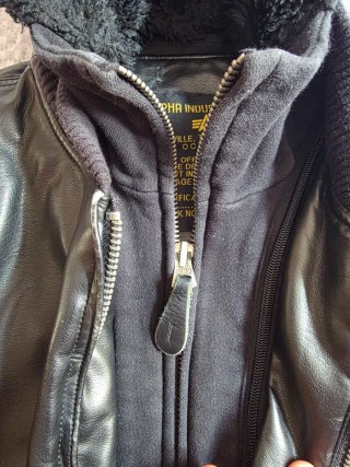 Chaqueta Alpha Industries Negra con Capucha
