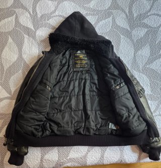 Chaqueta Alpha Industries Negra con Capucha