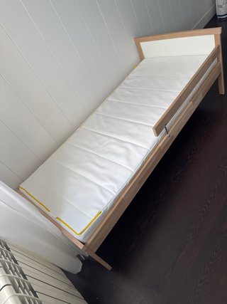 Cama infantil IKEA madera y blanco