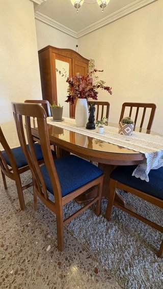 Mesa de comedor con 6 sillas