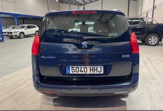 Peugeot 5008 2011