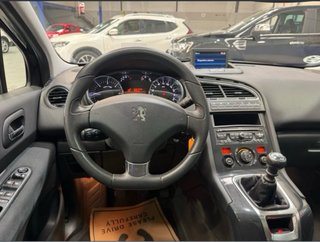 Peugeot 5008 2011