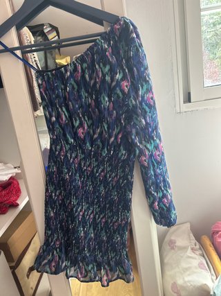 Vestido estampado una media manga y sin manga