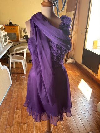 Vestido fiesta tirante asimétrico morado