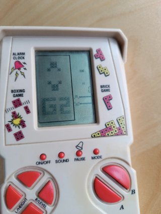 Mega Gear K916 - Consola Portátil Años 90
