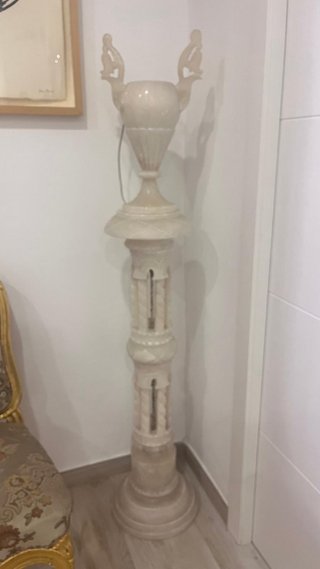 Lámpara de pie de alabastro