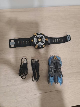 Coche teledirigido con reloj