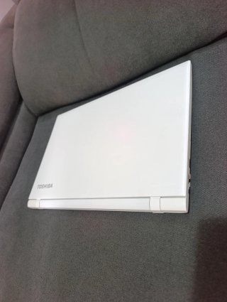 Portátil Toshiba C55 Intel i3 8GB RAM SSD