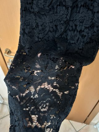 Abito in pizzo aderente nero