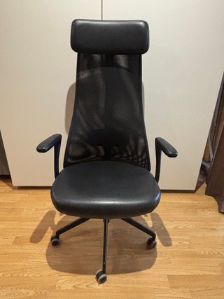 Silla de oficina ergonómica negra