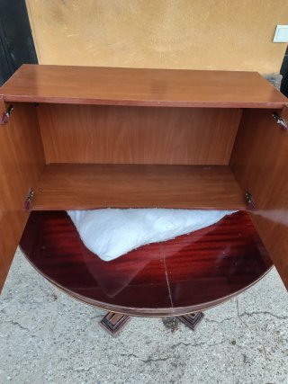 Mueble de comedor marrón