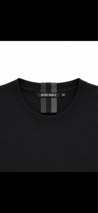 Camiseta negra manga larga con bolsillo