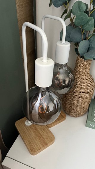 Lámparas de mesa con bombillas