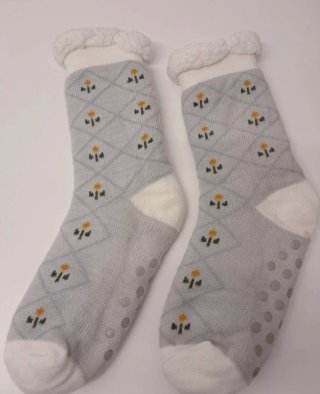 Cojín Ikea y calcetines de invierno