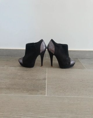 Botines tacón negros y plateados