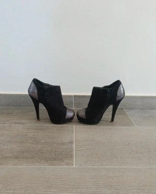 Botines tacón negros y plateados