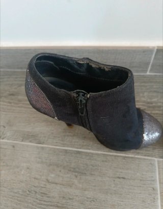 Botines tacón negros y plateados