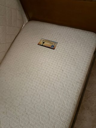 Cama Clásica con Mesilla