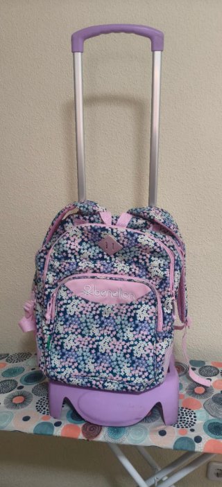 Mochila Benetton floral .