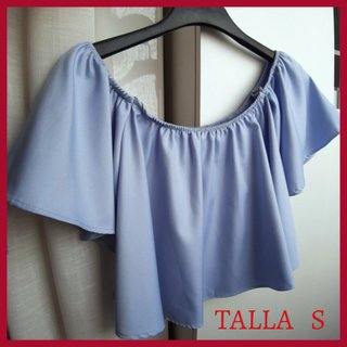 Top de volante azul claro. Muy bonito y original.