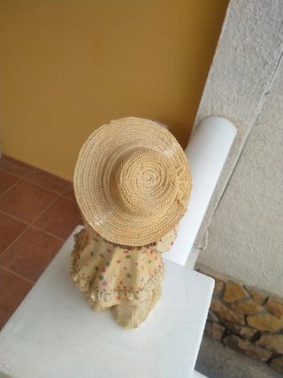 Figura bambina con orsetti di peluche