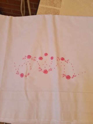 Juego de sábanas matrimonio con flores rosas