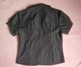 Camisa negra con fruncido