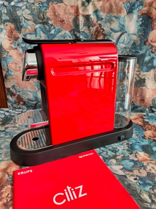 Cafetera Nespresso Krups Citiz Roja. "Leer bien"