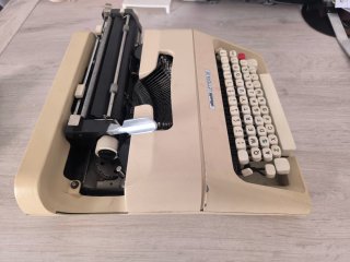 Máquina de escribir Olivetti Lettera 35