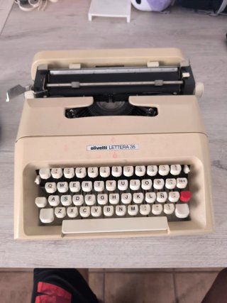Máquina de escribir Olivetti Lettera 35
